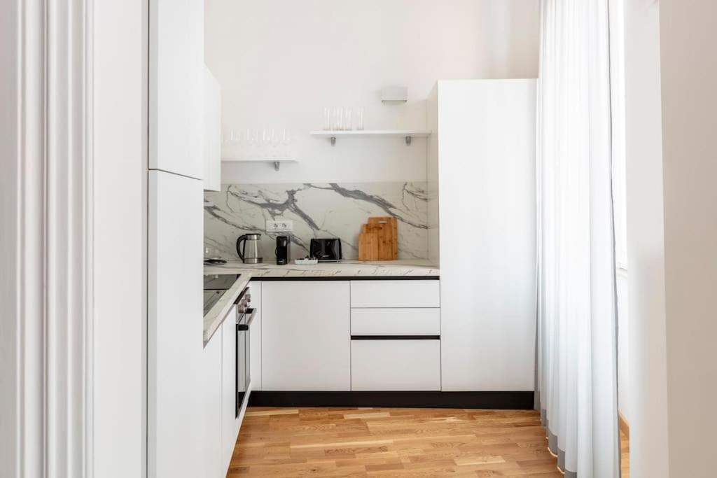 Sjr Luxury Apartment Trevi Fountain Рим Экстерьер фото