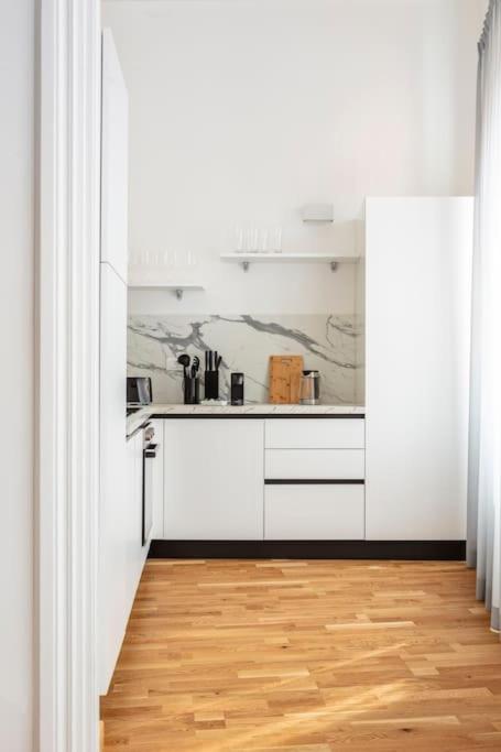 Sjr Luxury Apartment Trevi Fountain Рим Экстерьер фото