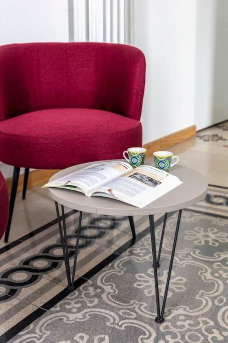 Sjr Luxury Apartment Trevi Fountain Рим Экстерьер фото